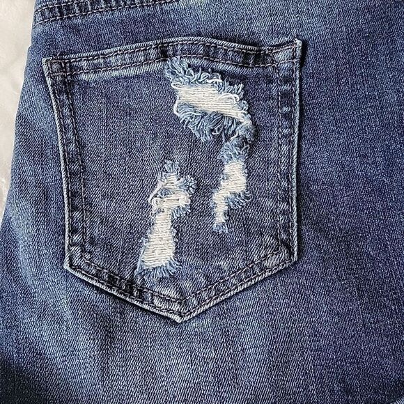 🦋 Celebrity Pink Blue Denim Distressed Jeans Shorts size 7 Jr NWOT! - Picture 9 of 9